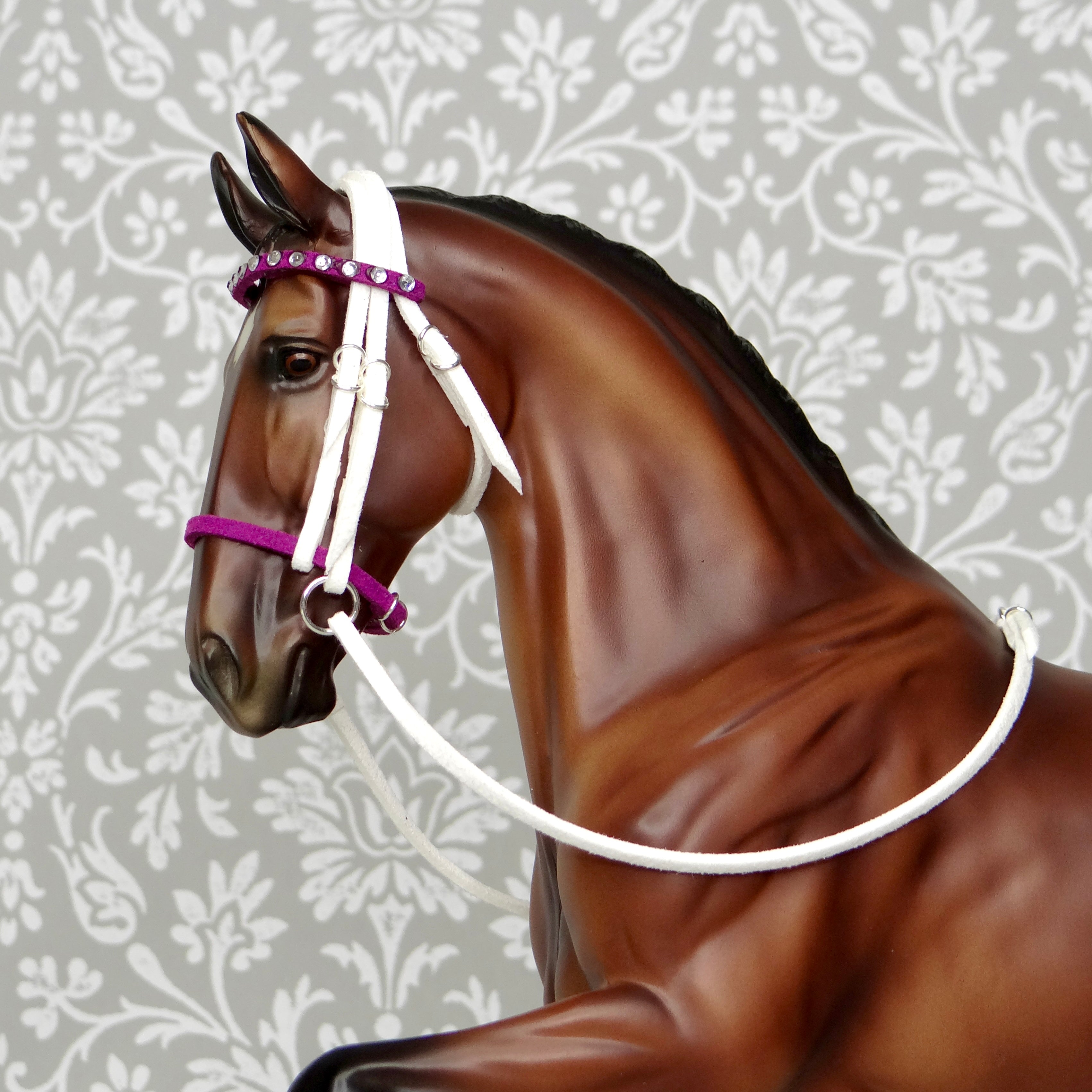 1:9 White Realistic Bridle with Gems