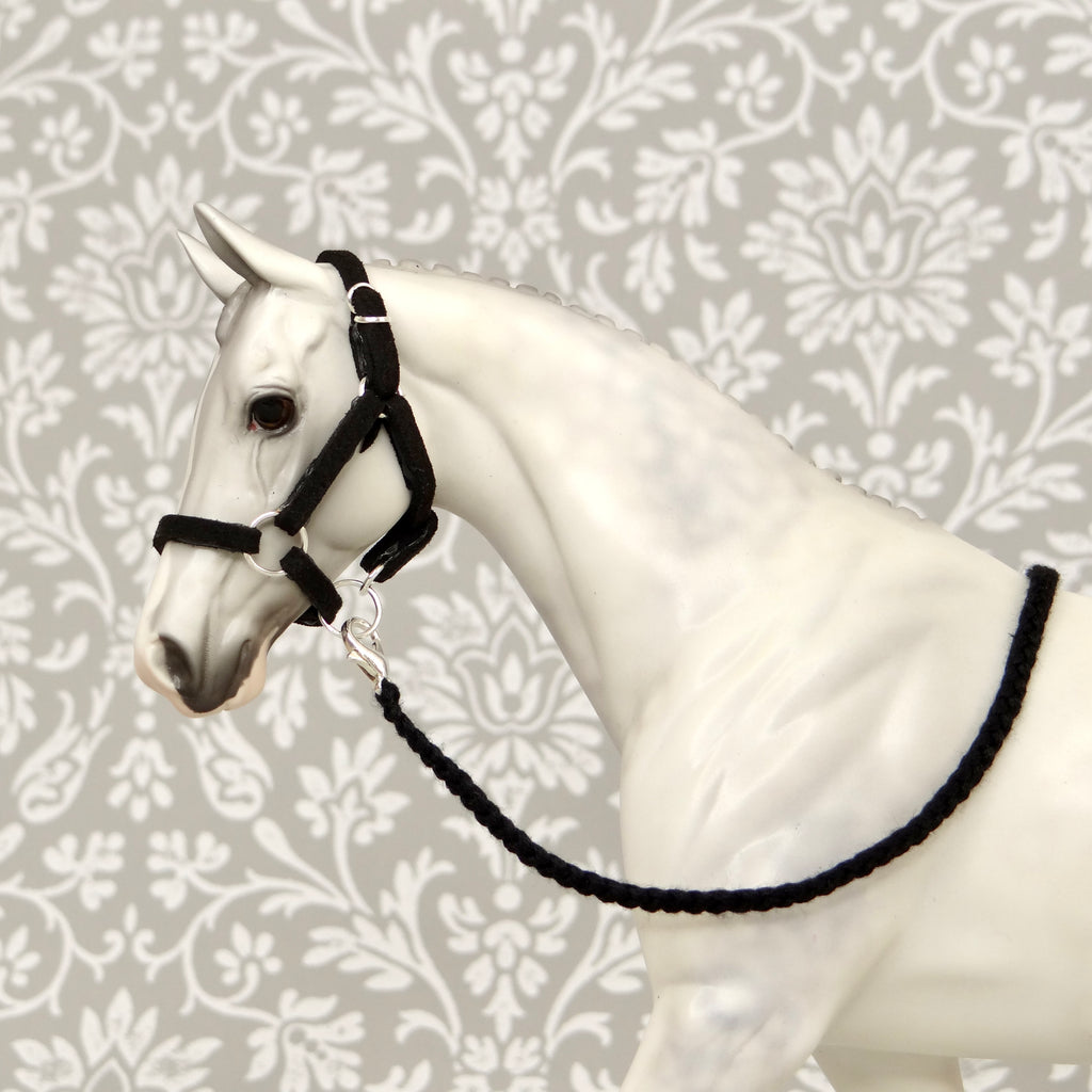 1:9 Black Halter Embroidery Lead