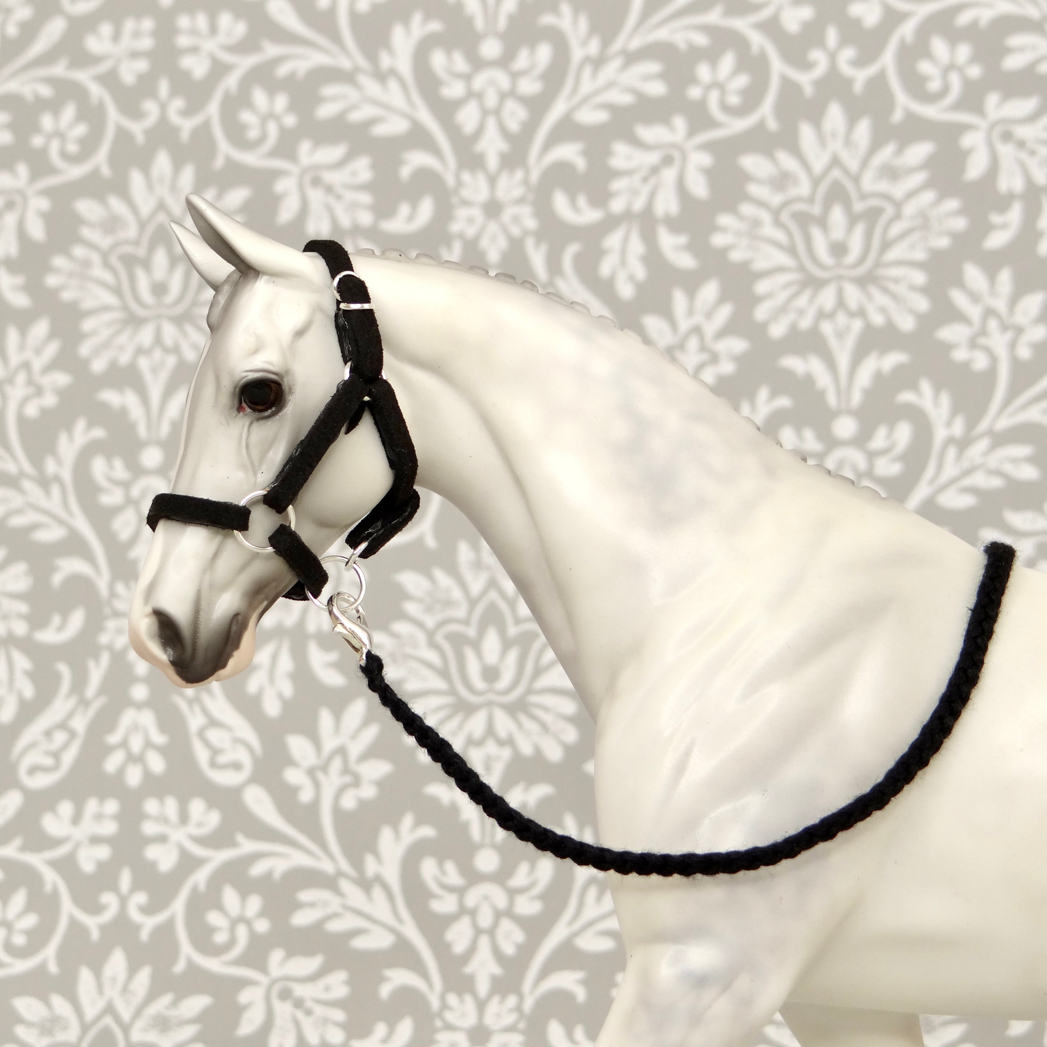 1:9 Black Halter Embroidery Lead