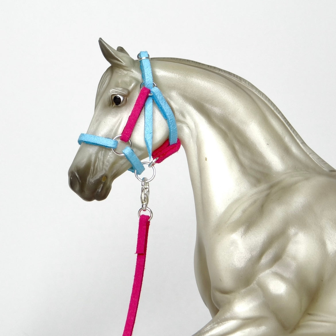 1:12 Two Colour Halter with Faux Lead
