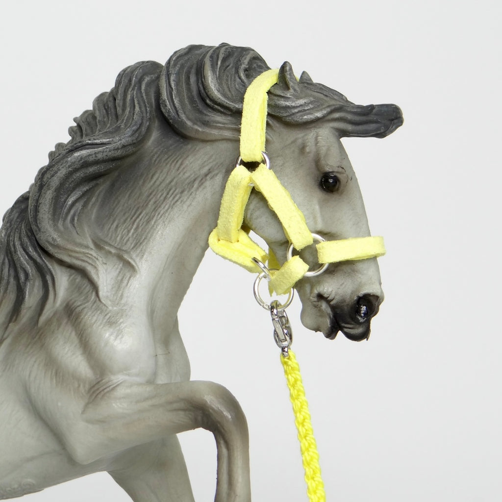 1:24 Yellow Halter Braided Lead