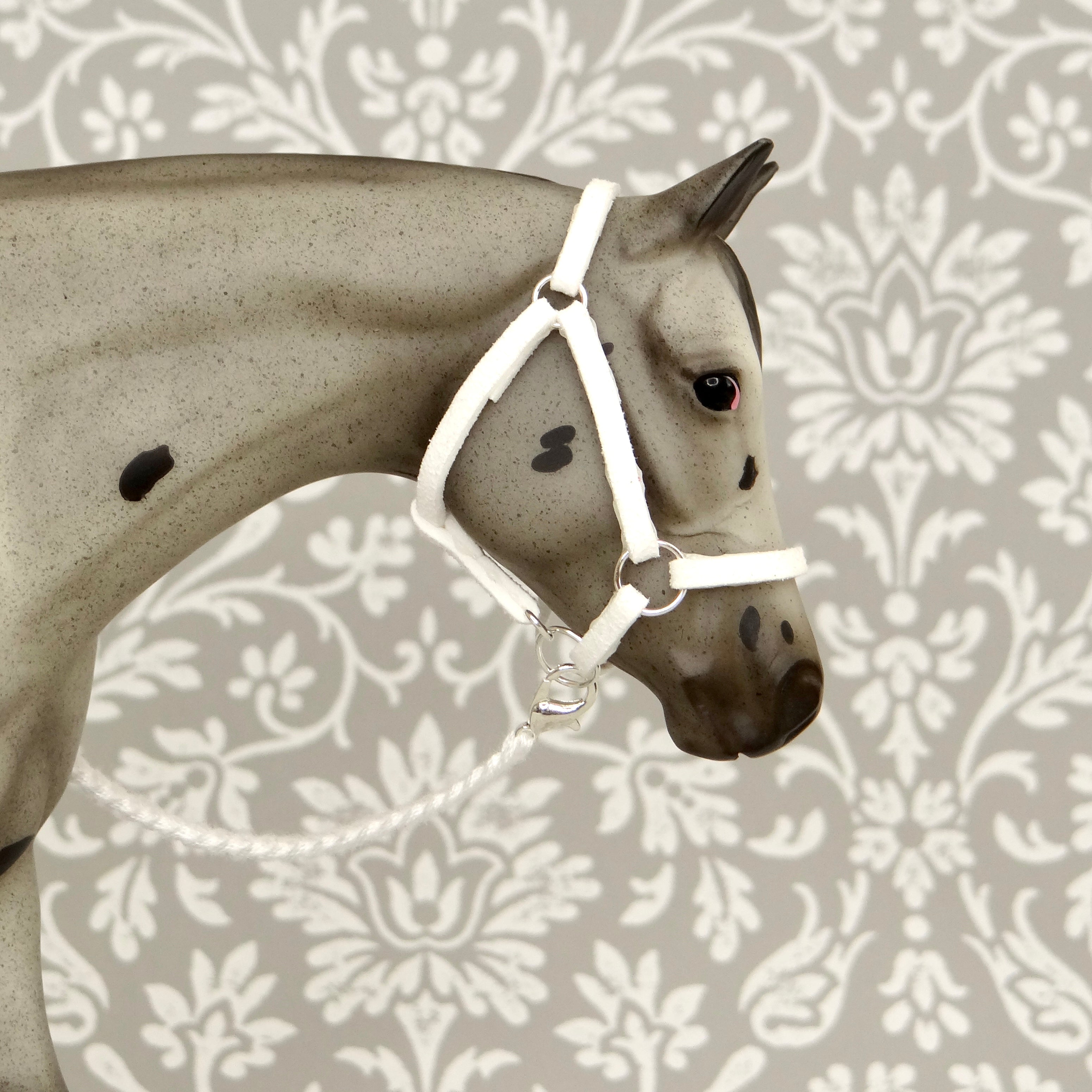 1:9 White Halter Embroidery Lead