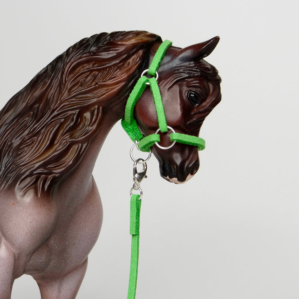1:9 Halter with Faux Leadrope