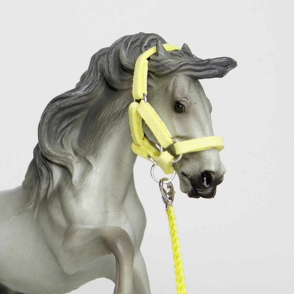 1:24 Yellow Halter Braided Lead
