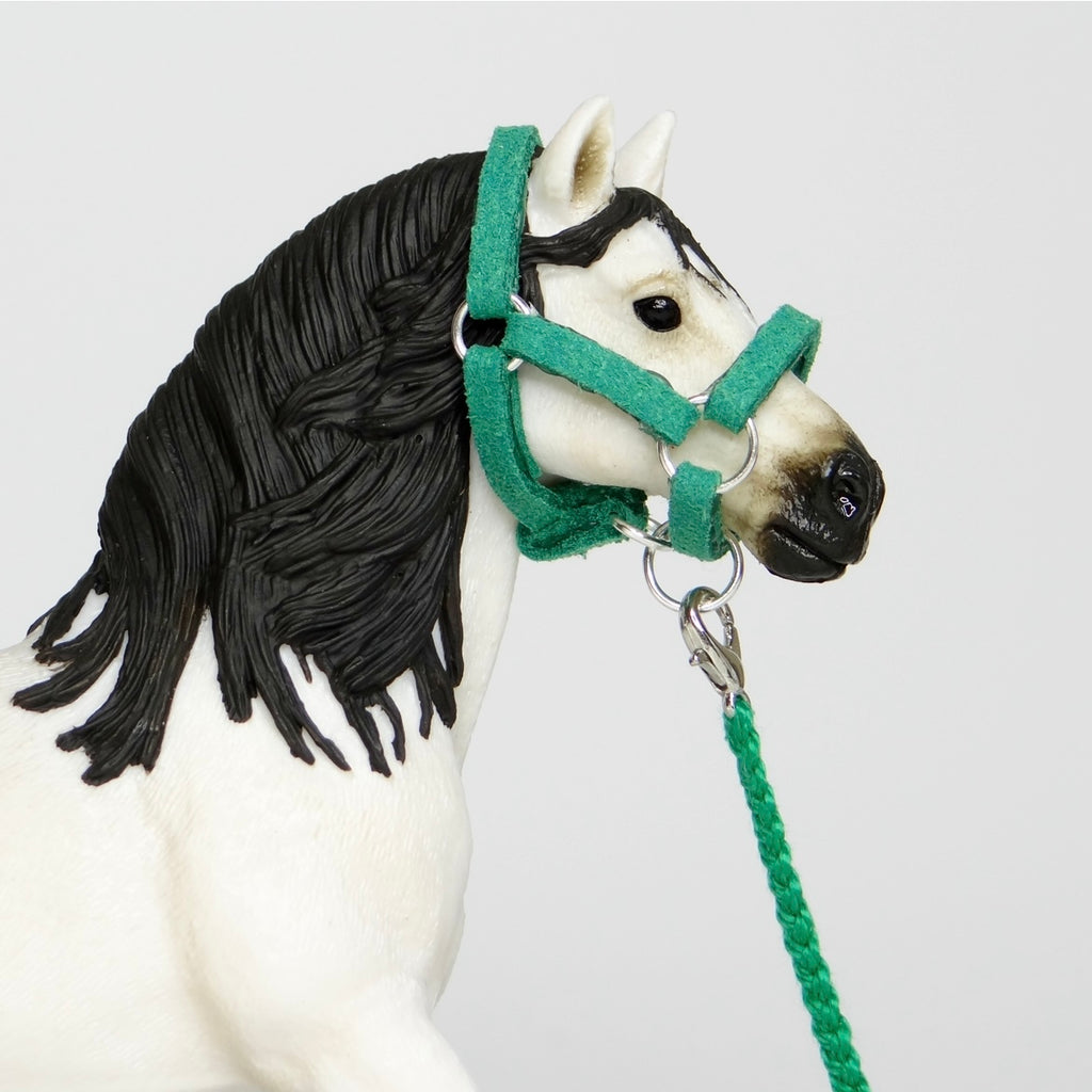 1:24 Emerald Halter Braided Lead