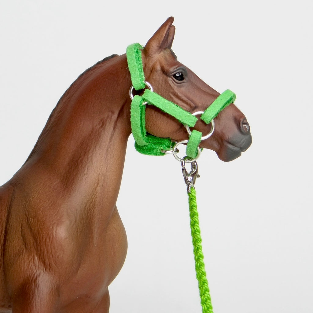 1:24 Green Halter Braided Lead