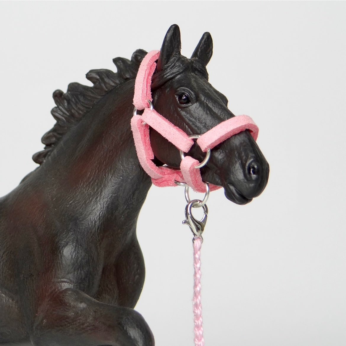 1:24 Light Pink Halter Braided Lead