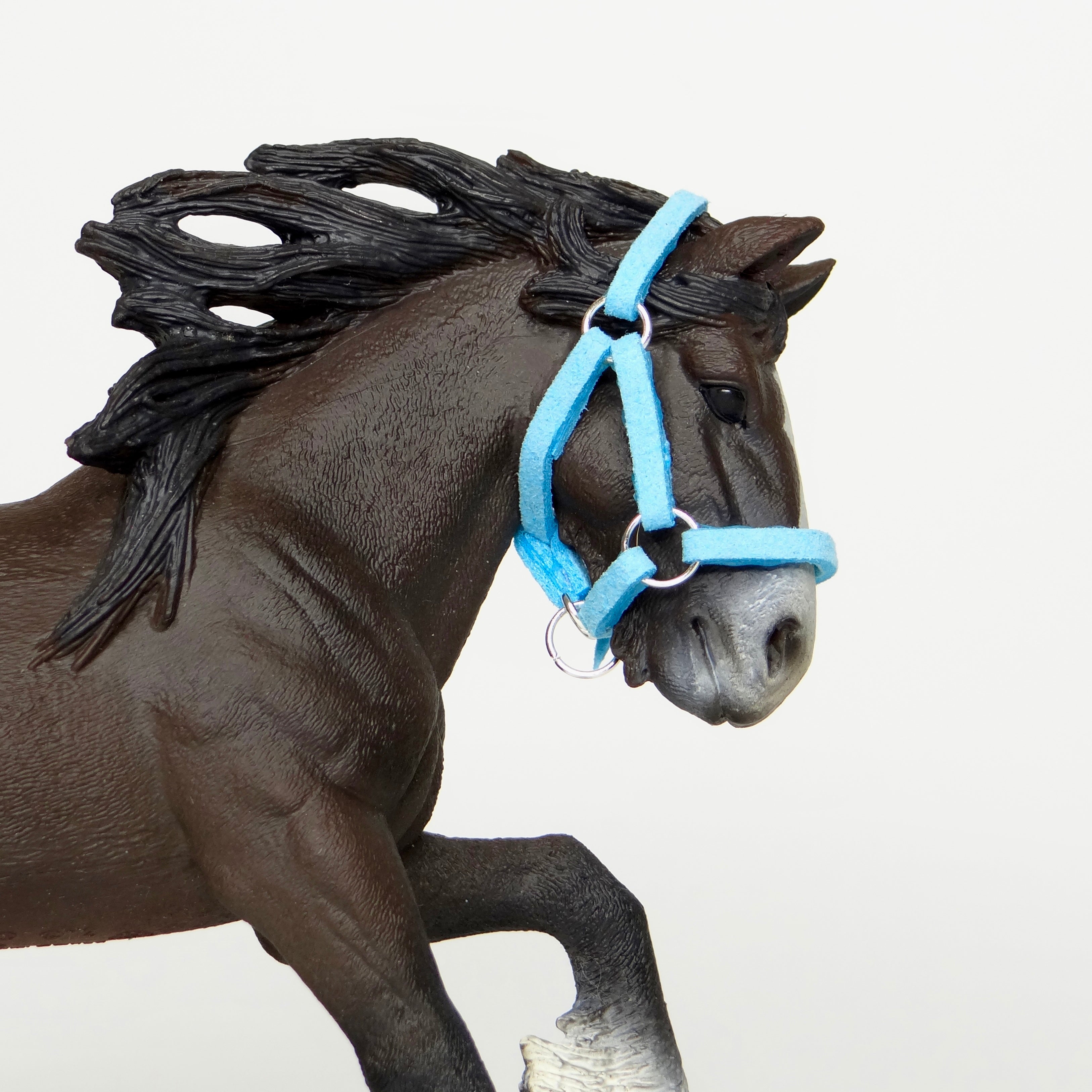 1:24 Halter