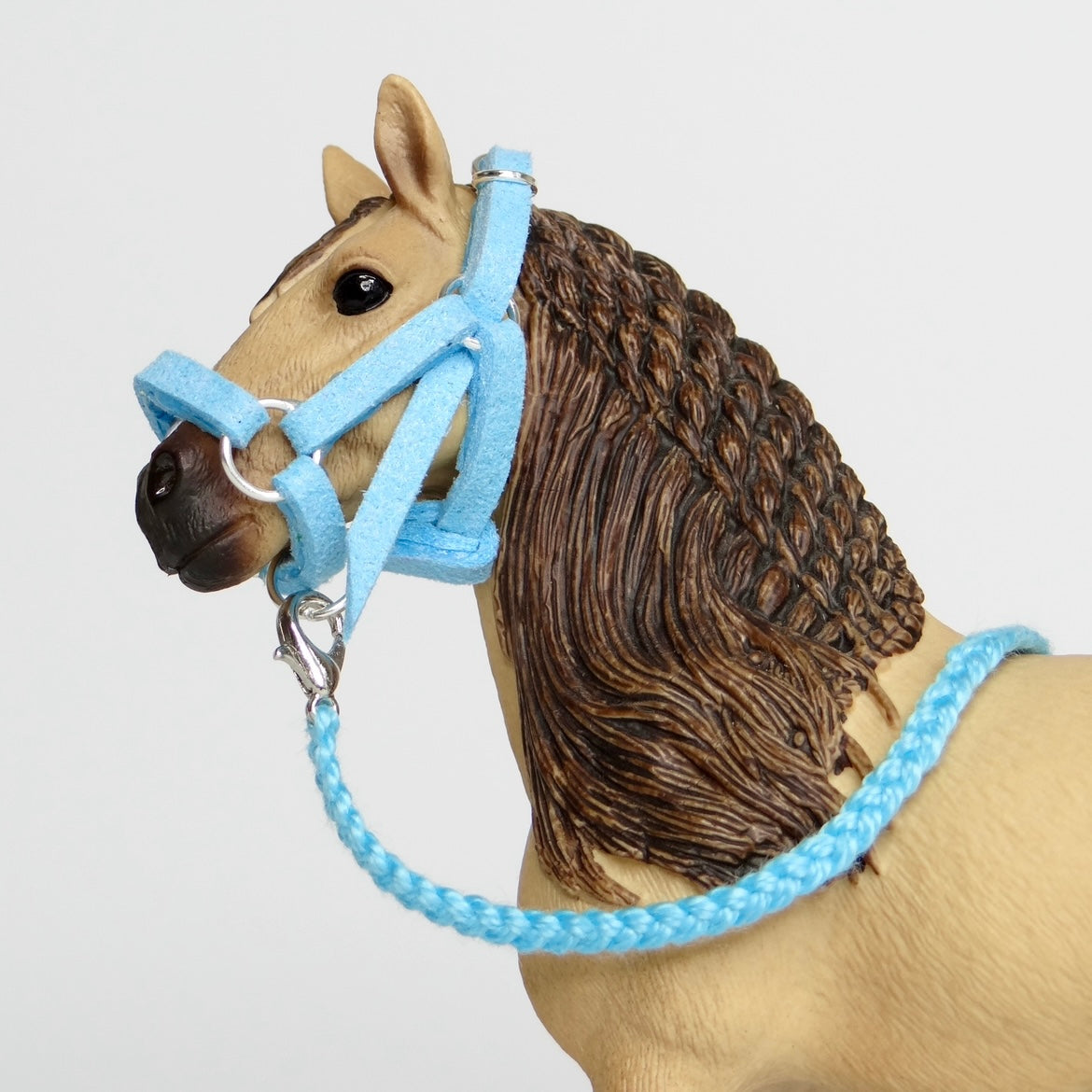 1:24 Turquoise Halter Braided Lead