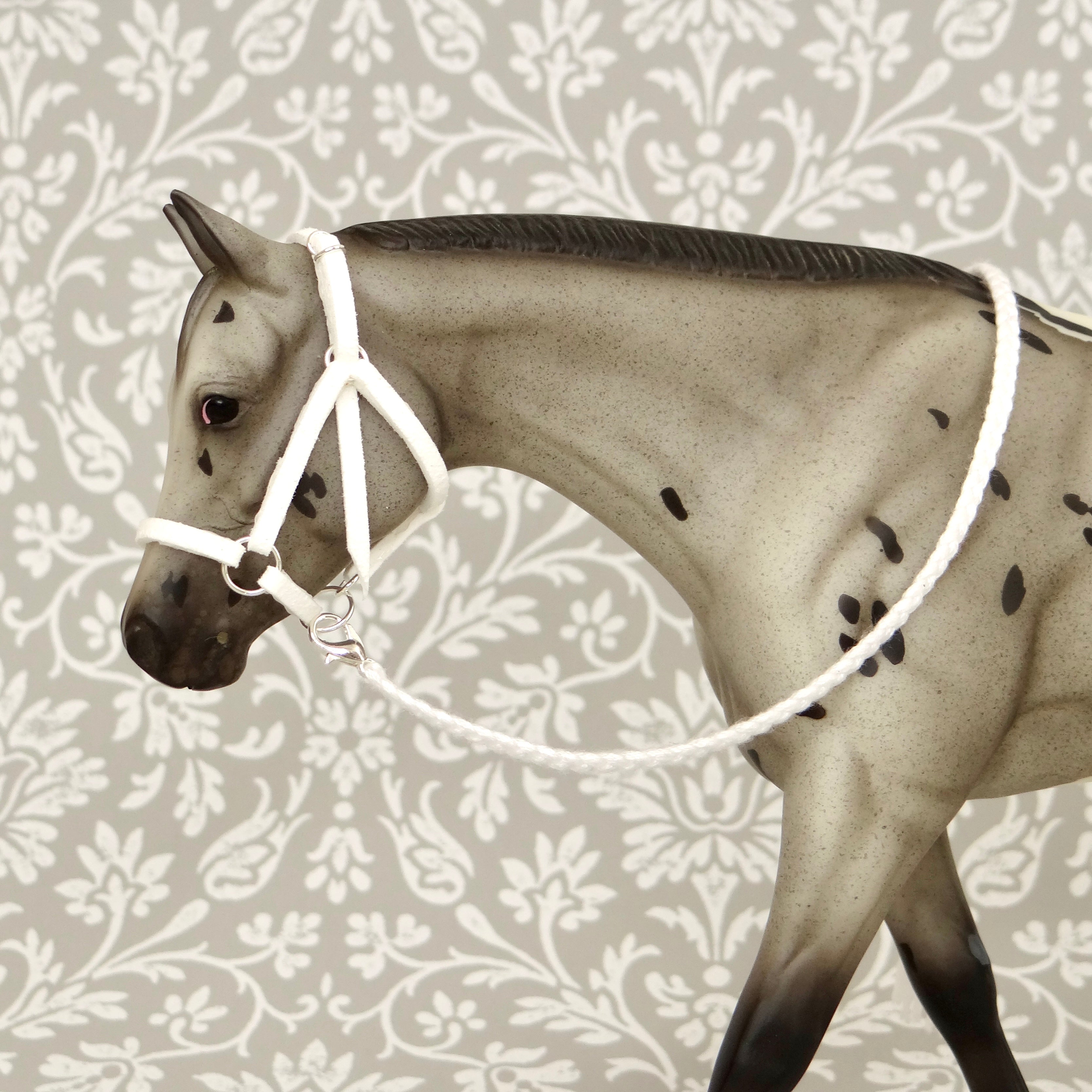 1:9 White Halter Embroidery Lead