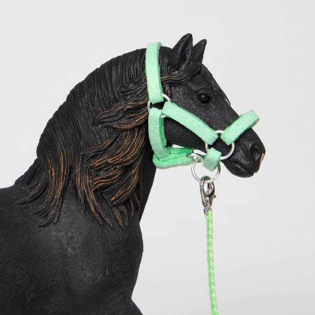 1:24 Seafoam Halter Braided Lead