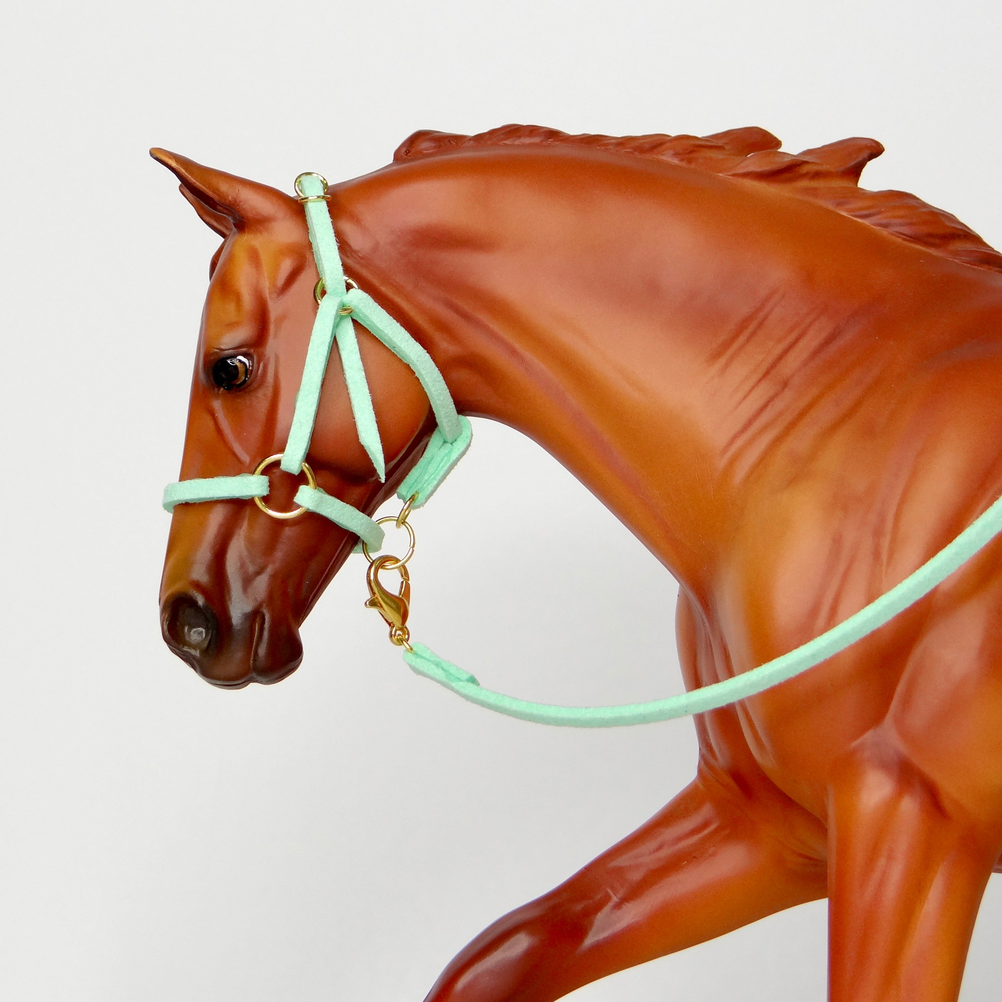 1:9 Halter with Faux Leadrope