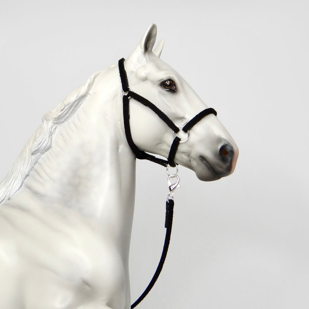 1:9 Halter with Faux Leadrope