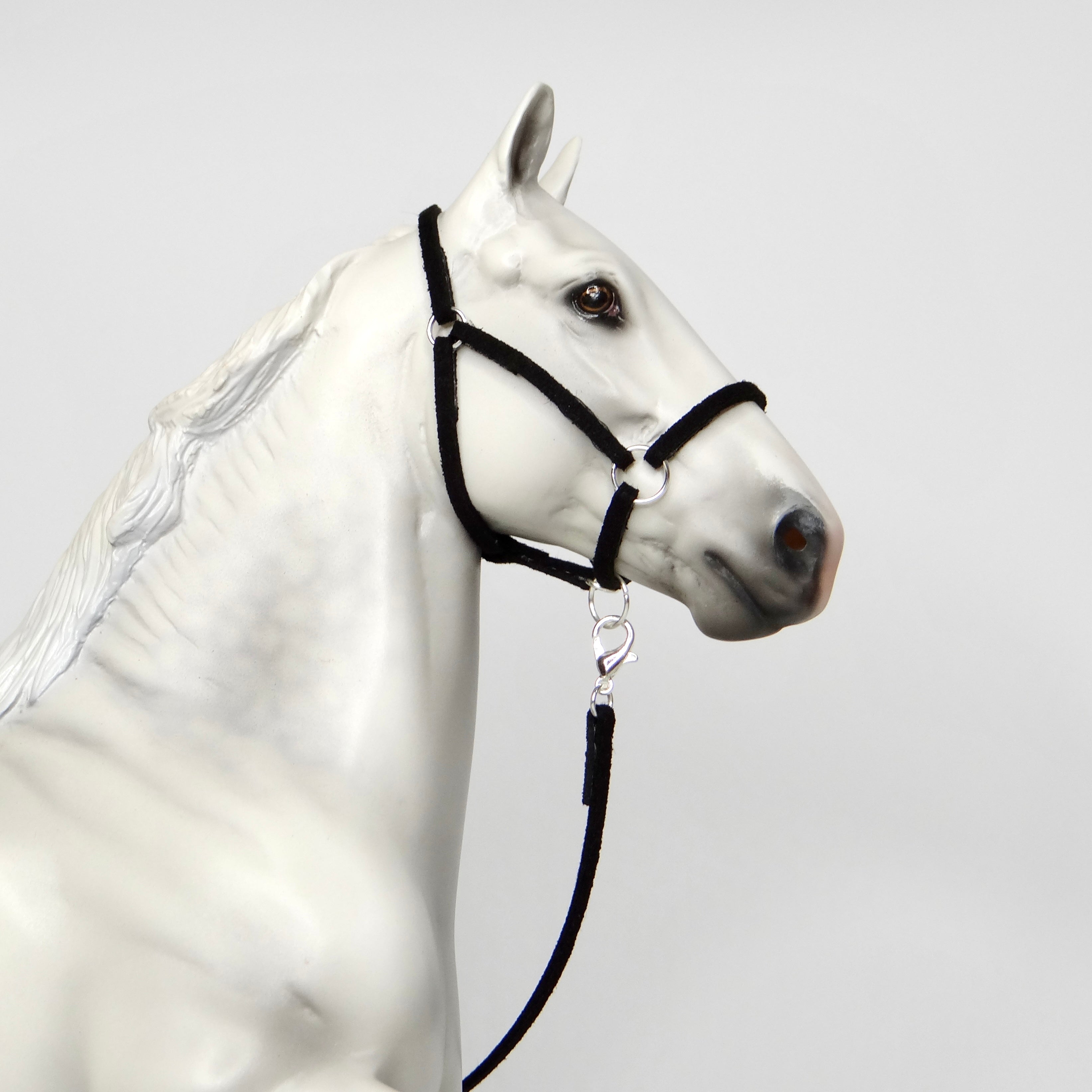 1:9 Halter with Faux Leadrope
