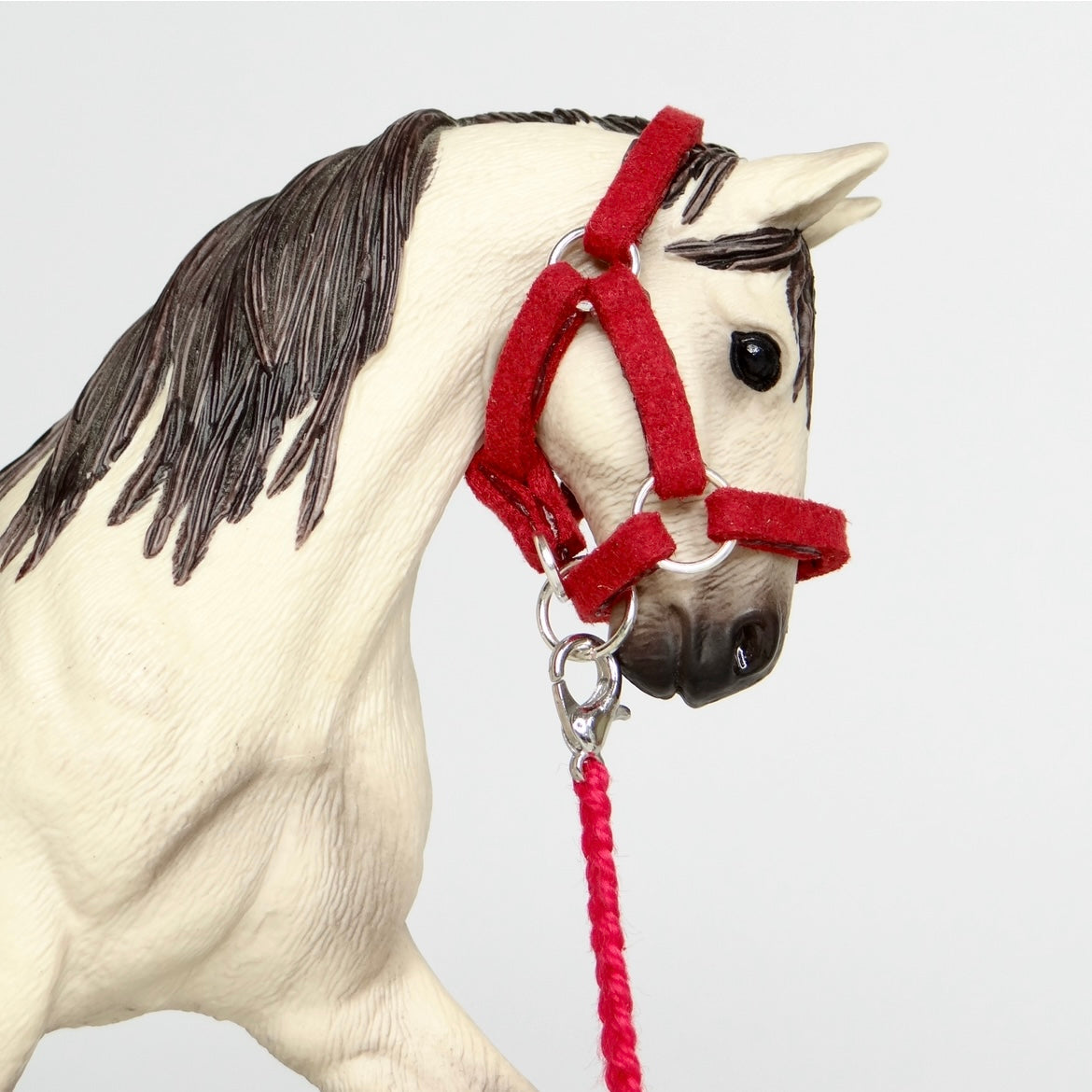 1:24 Red Halter Braided Lead