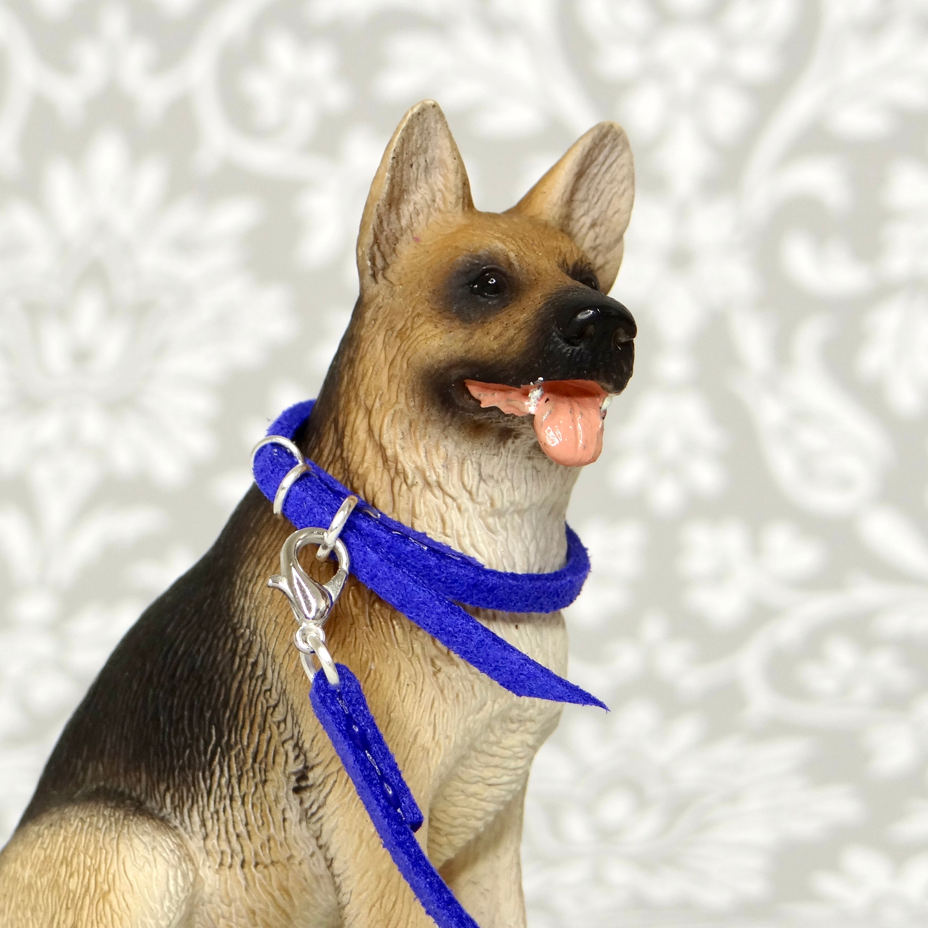 1:24 Dog Collar with Lead