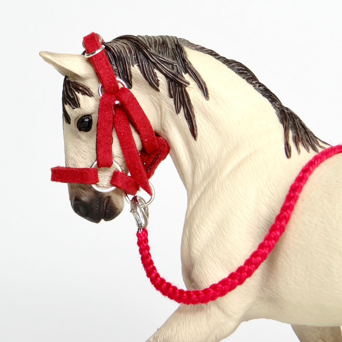 1:24 Red Halter Braided Lead