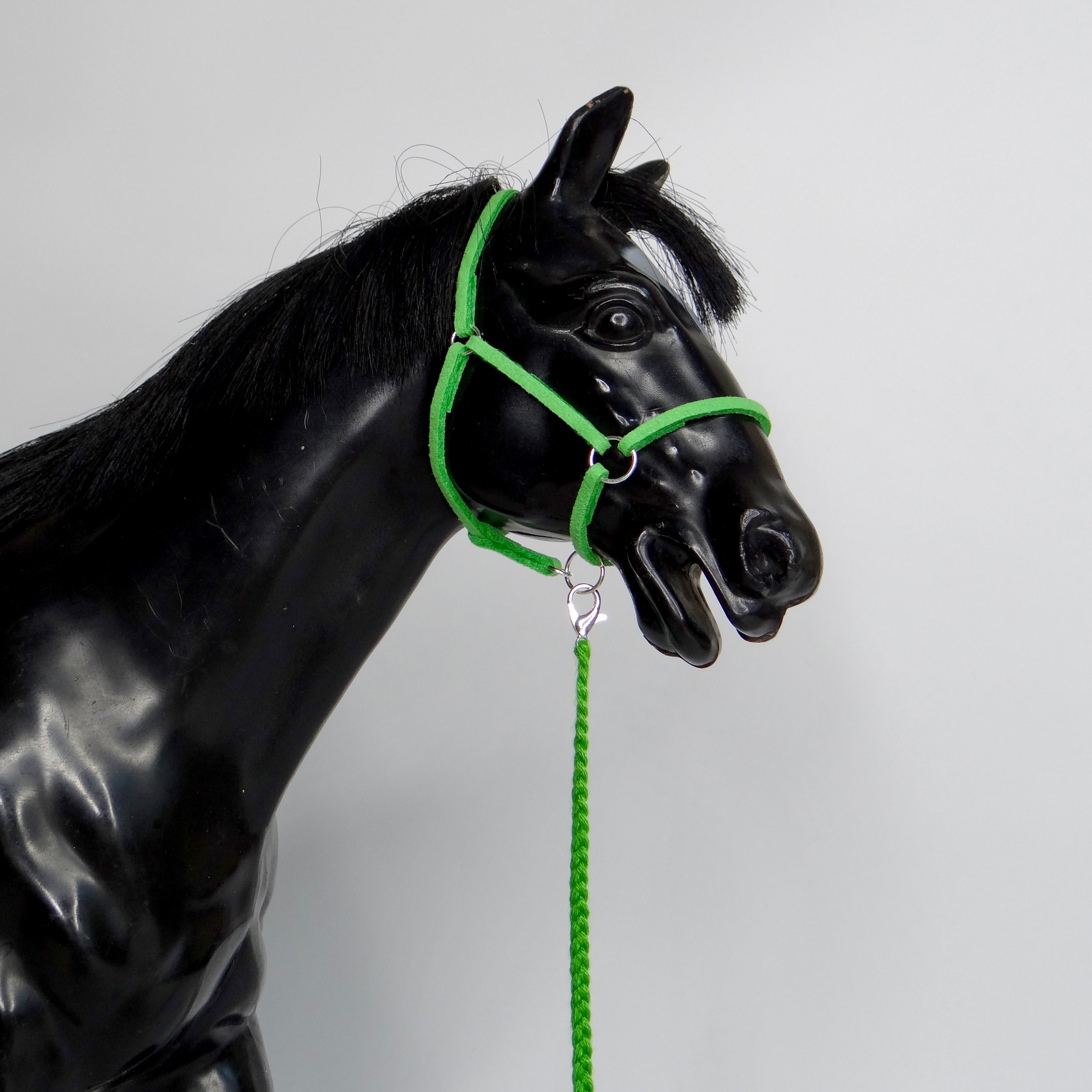 1:6 Green Halter Embroidery Lead
