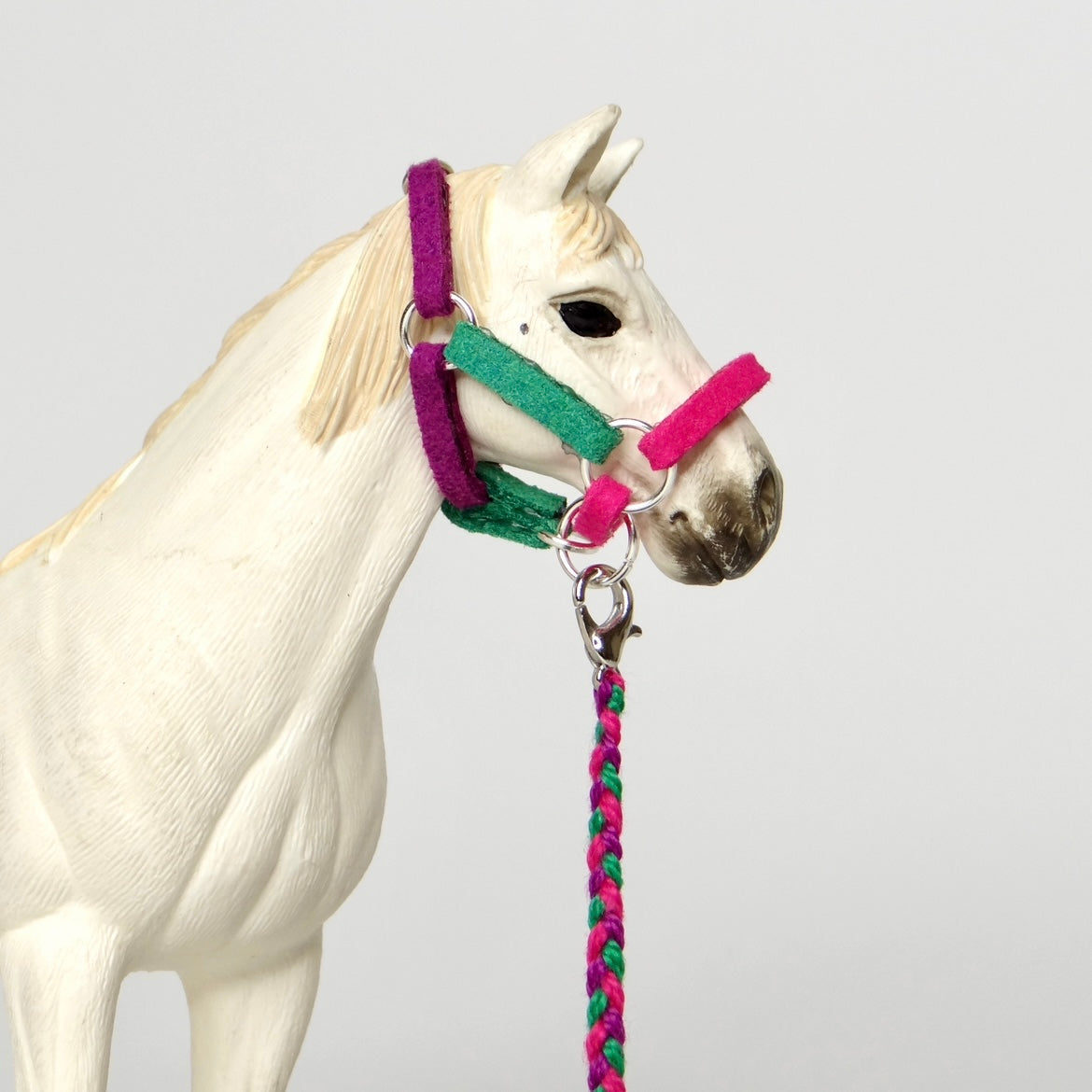 1:24 Three Colour Halter with Braided Lead