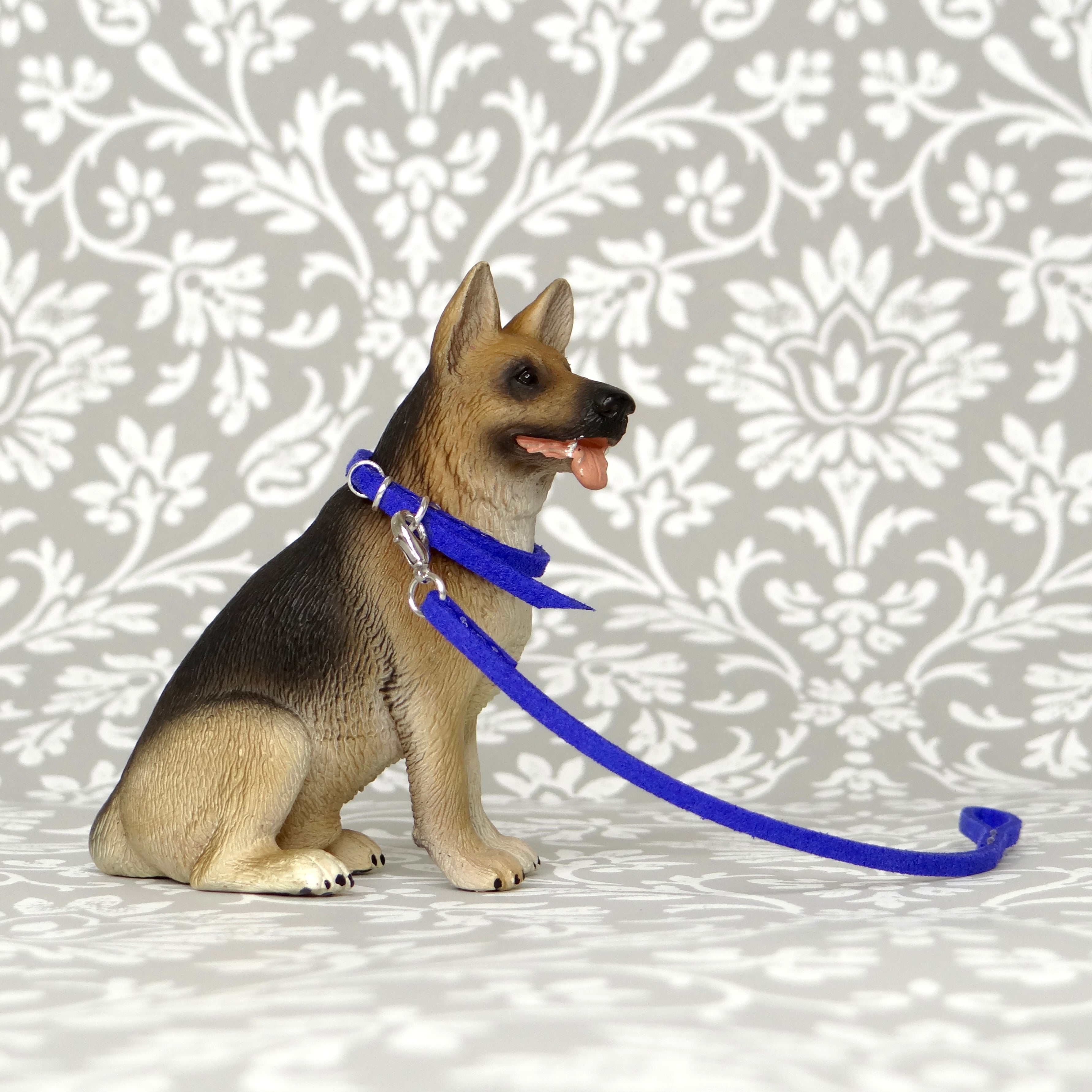 1:24 Dog Collar with Lead