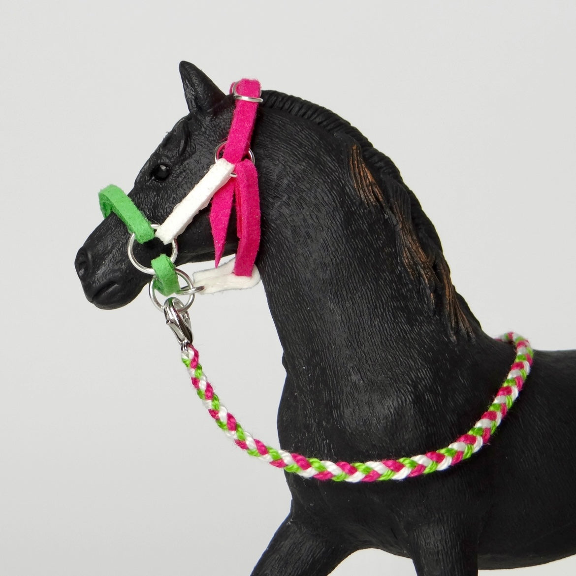 1:24 Three Colour Halter with Braided Lead
