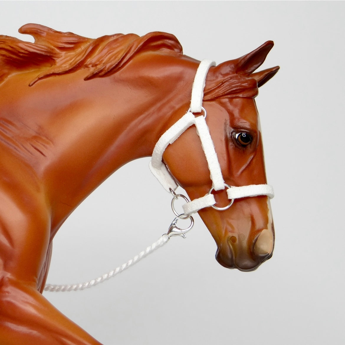 1:9 White Halter Embroidery Lead