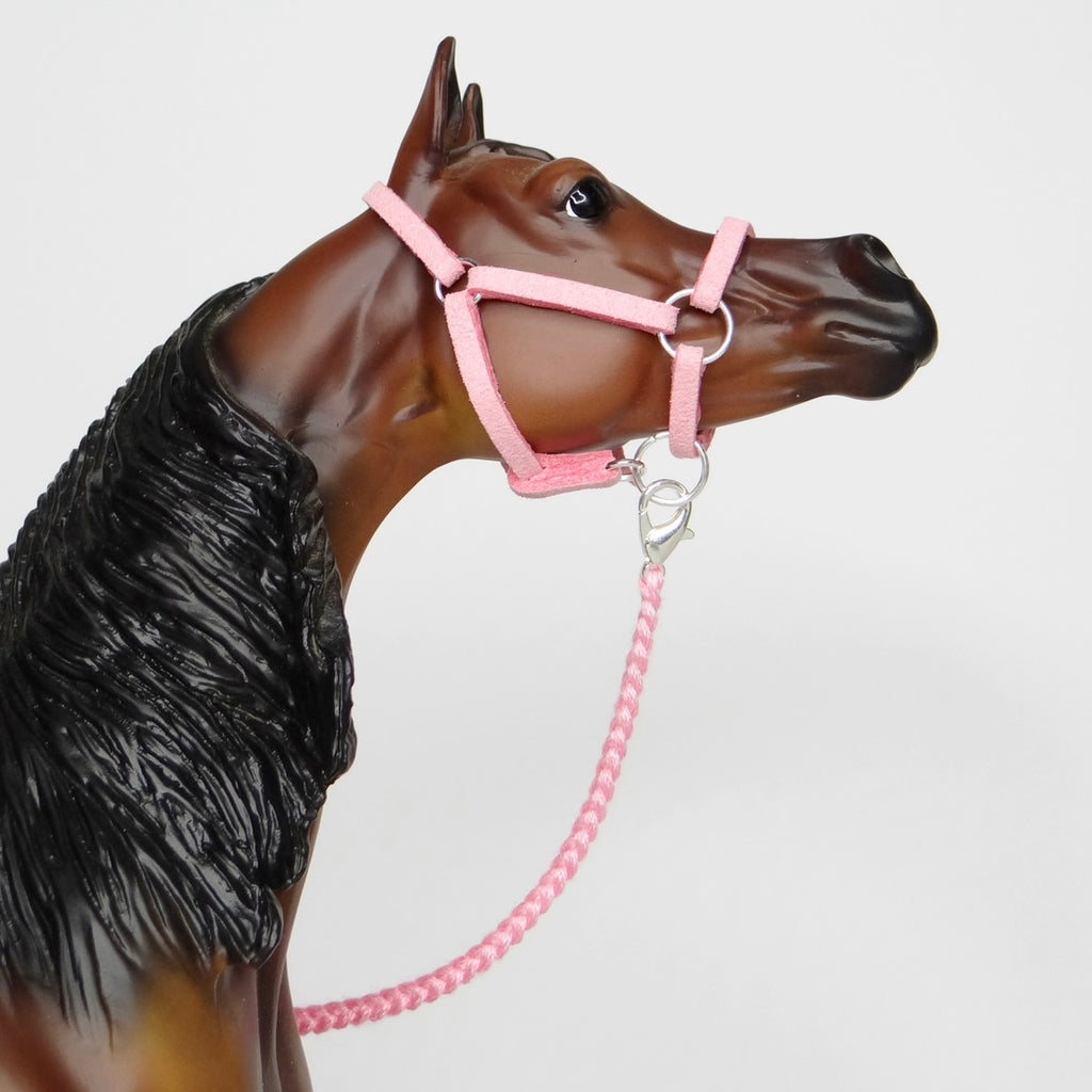 1:9 Light Pink Halter Embroidery Lead