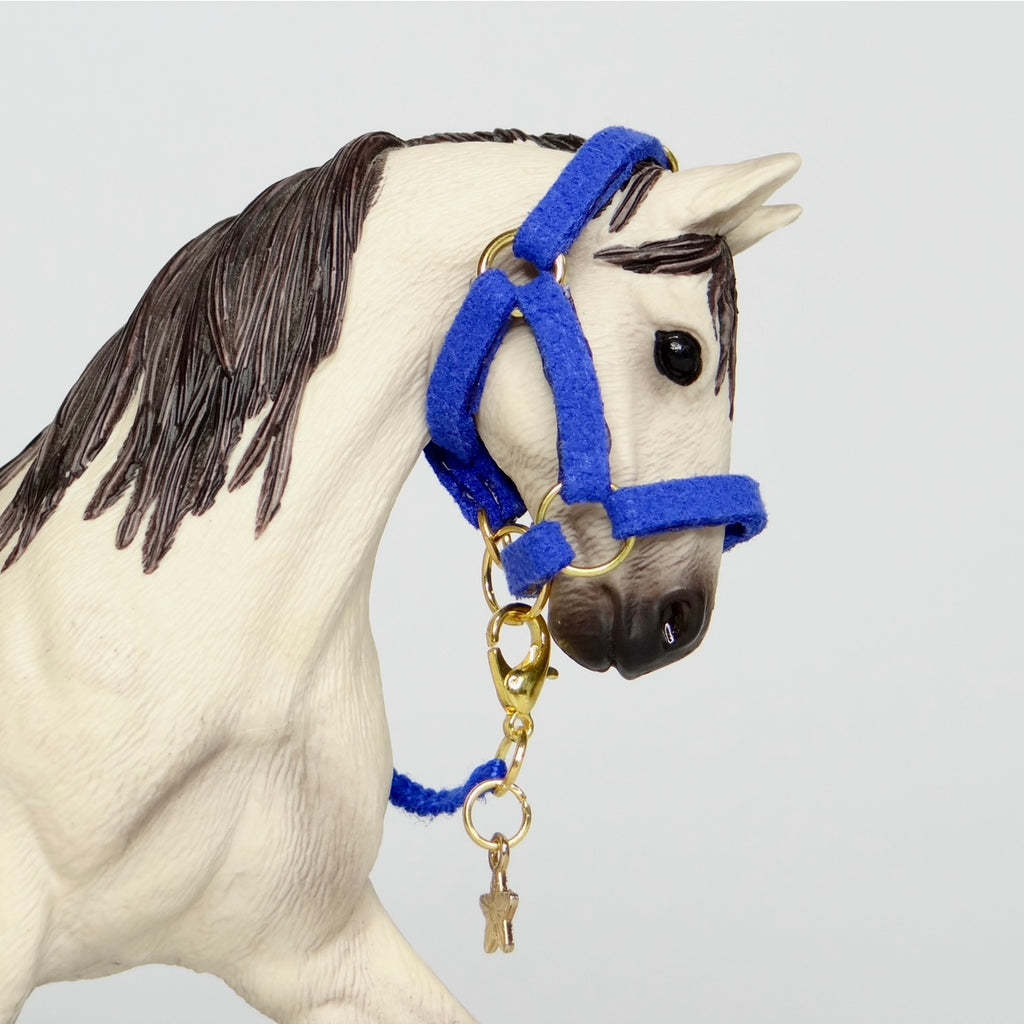 1:24 Halter with Braided Lead Star Charm