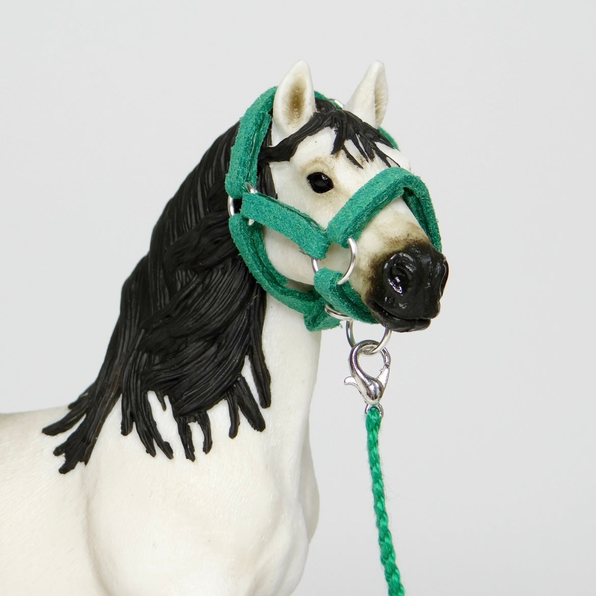 1:24 Emerald Halter Braided Lead