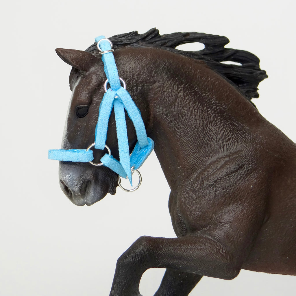 1:24 Halter