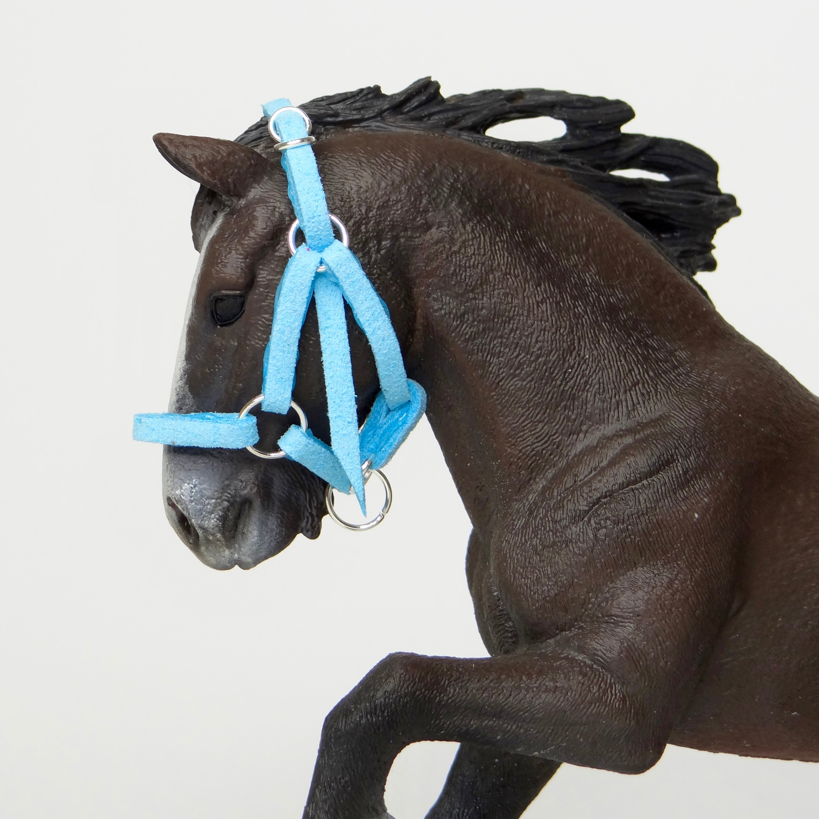 1:24 Halter