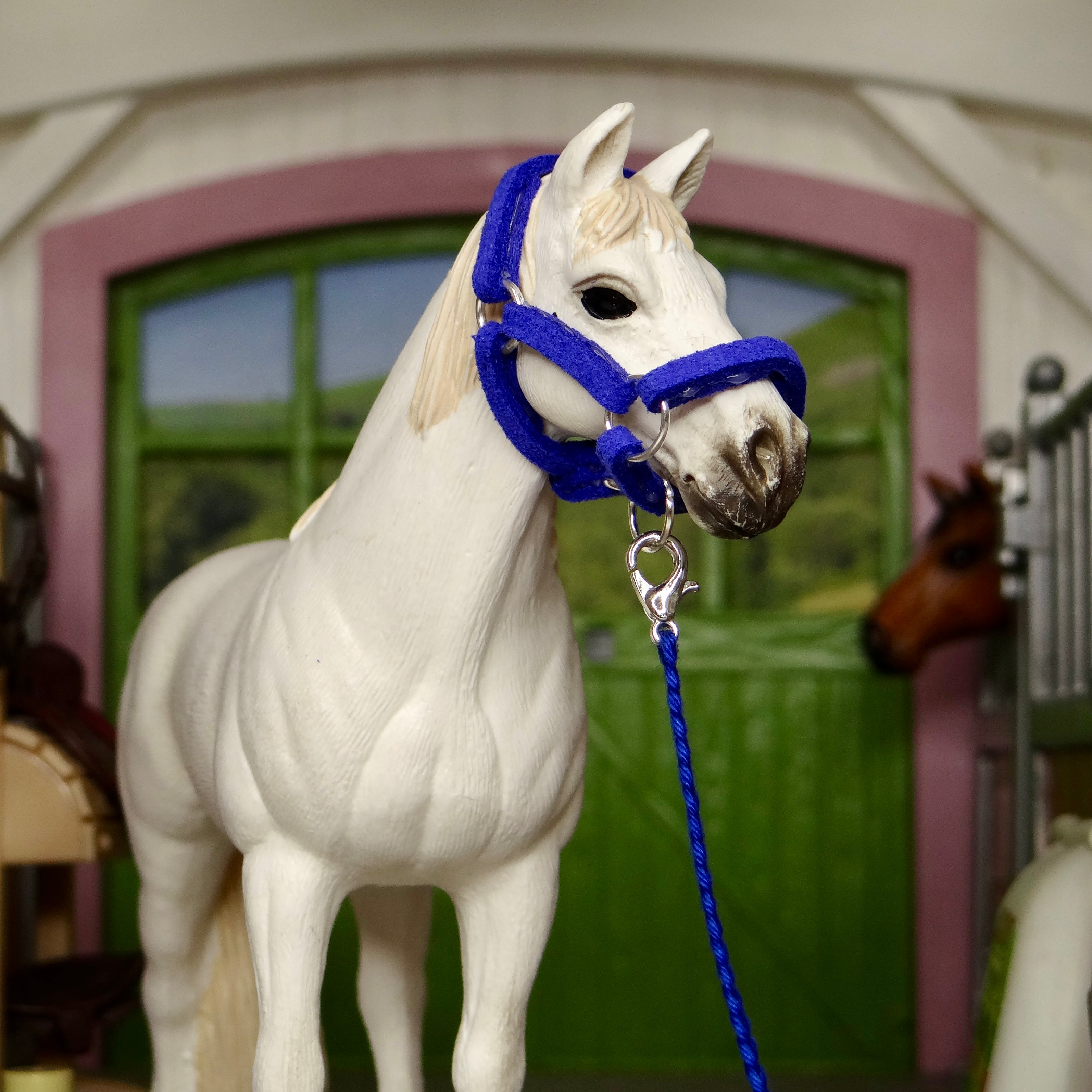 1:24 Dark Blue Halter Braided Lead
