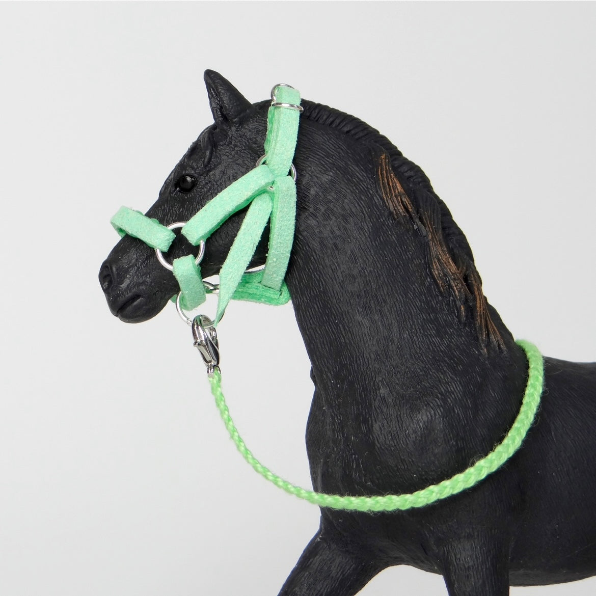 1:24 Seafoam Halter Braided Lead