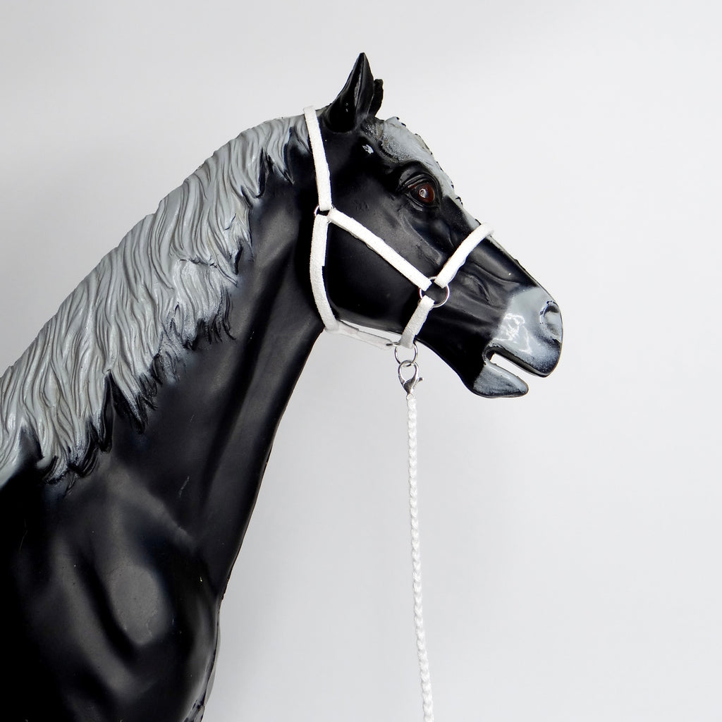 1:6 White Halter Embroidery Lead