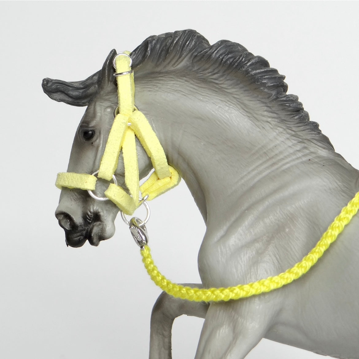 1:24 Yellow Halter Braided Lead