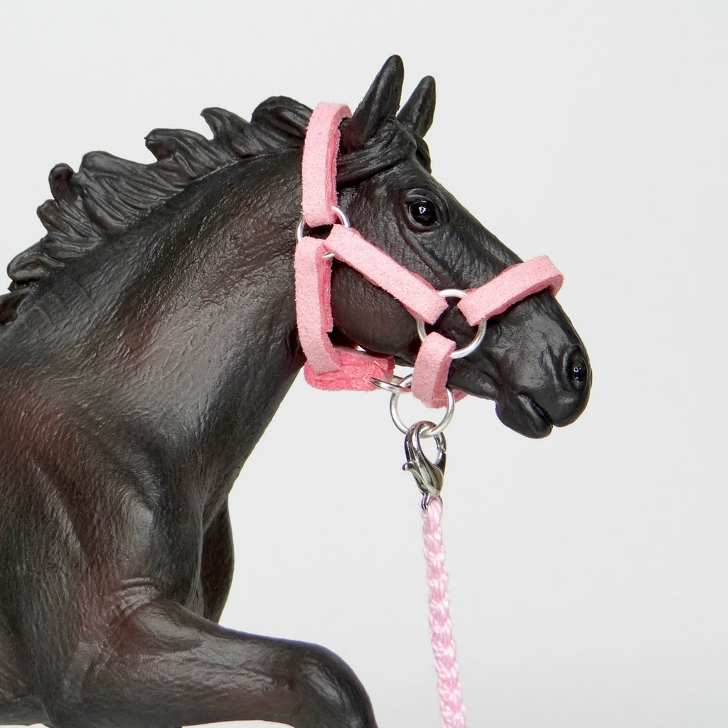 1:24 Light Pink Halter Braided Lead