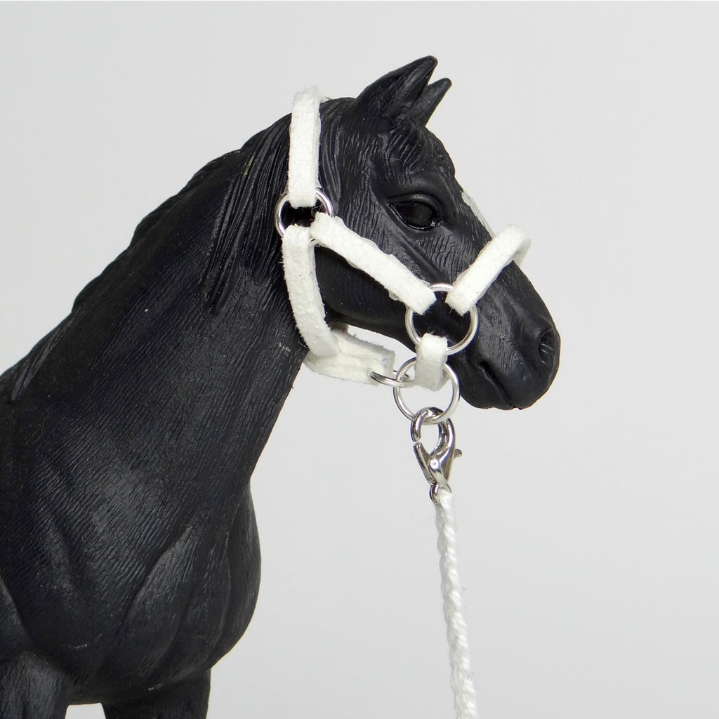 1:24 White Halter Braided Lead
