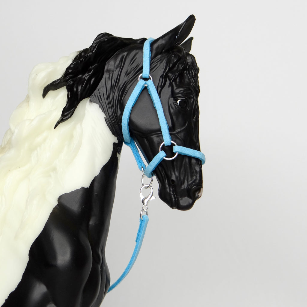 1:9 Halter with Faux Leadrope