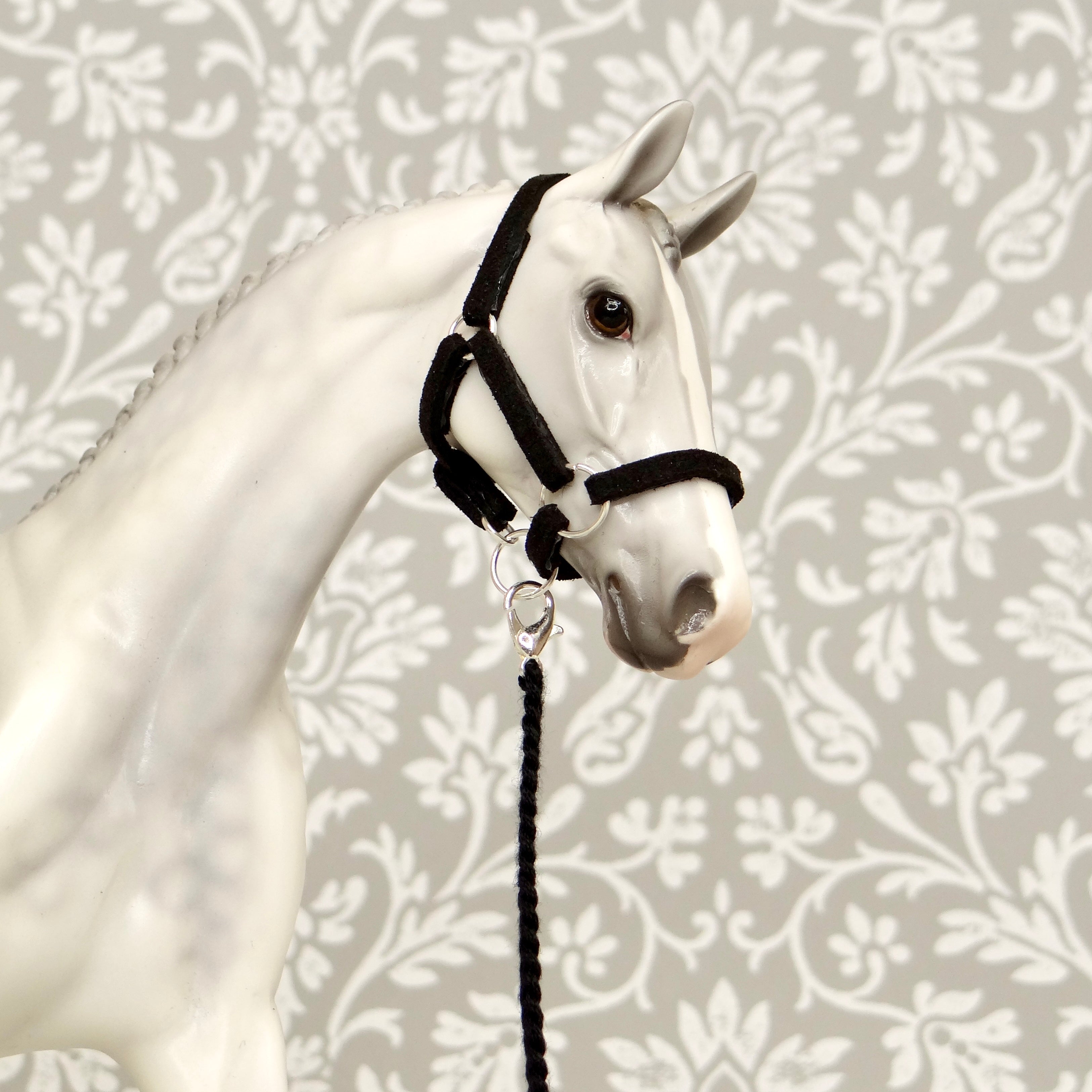1:9 Black Halter Embroidery Lead