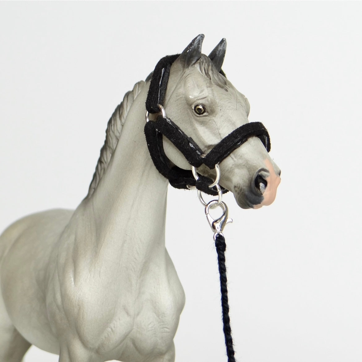 1:24 Black Halter Braided Lead