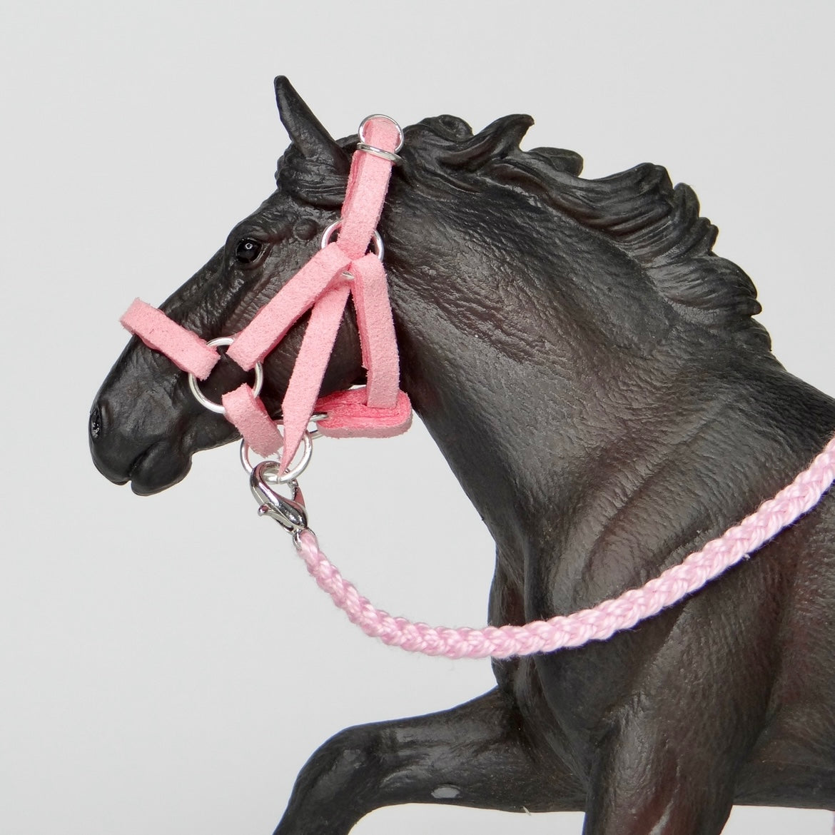 1:24 Light Pink Halter Braided Lead