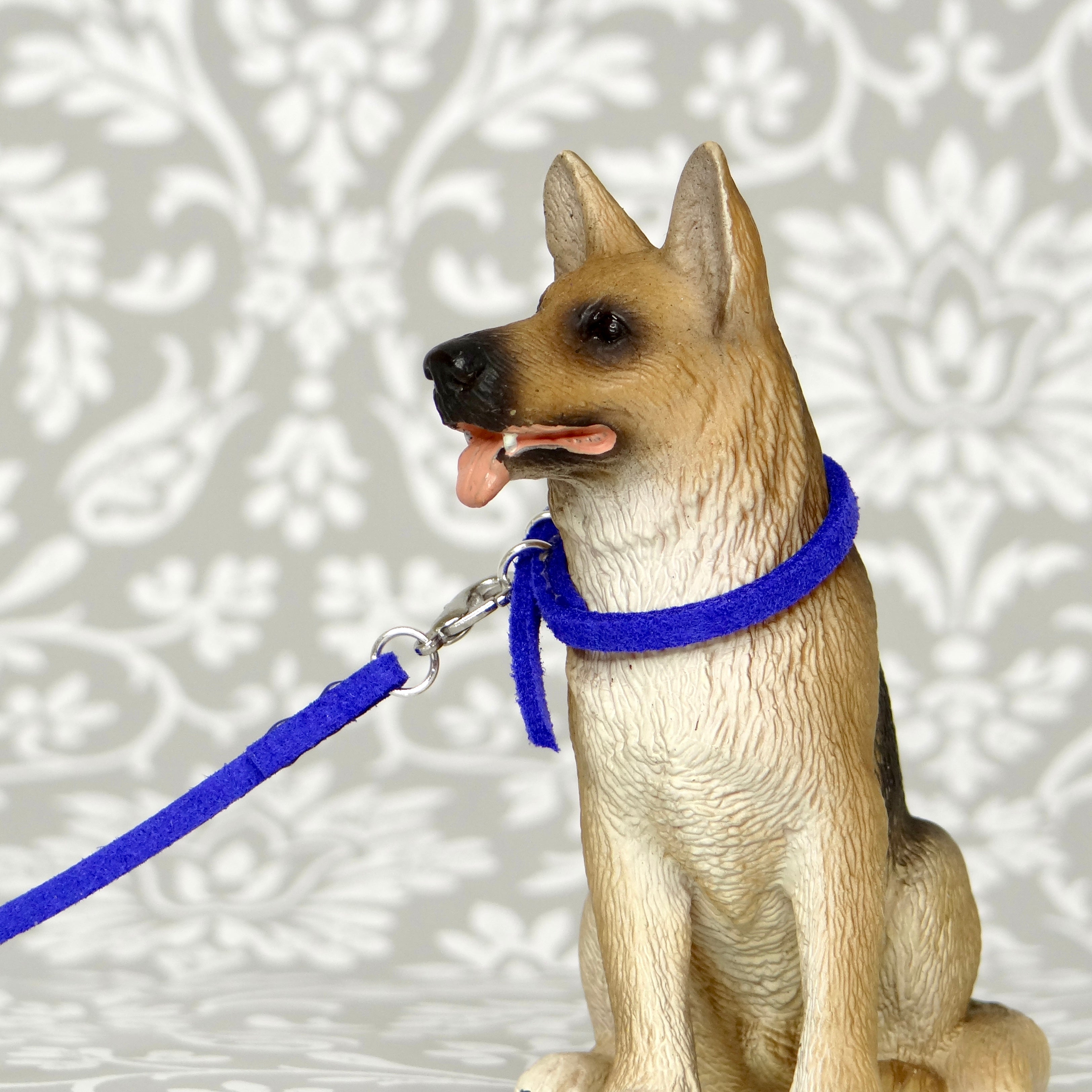 1:24 Dog Collar with Lead