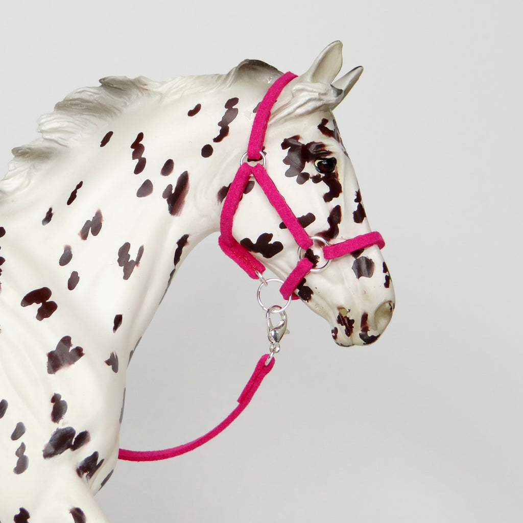 1:9 Halter with Faux Leadrope